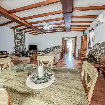 3 Bedroom In Nerja. شقة *