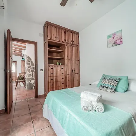 3 Bedroom In Nerja. نيرخا